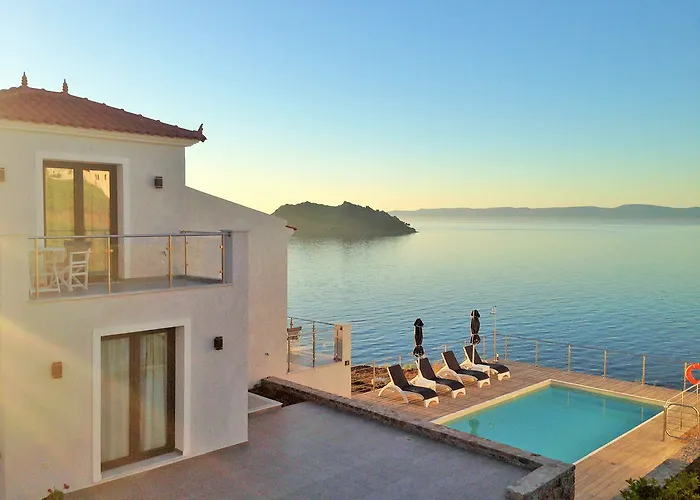 Eleia Seafront Rooms & Villas