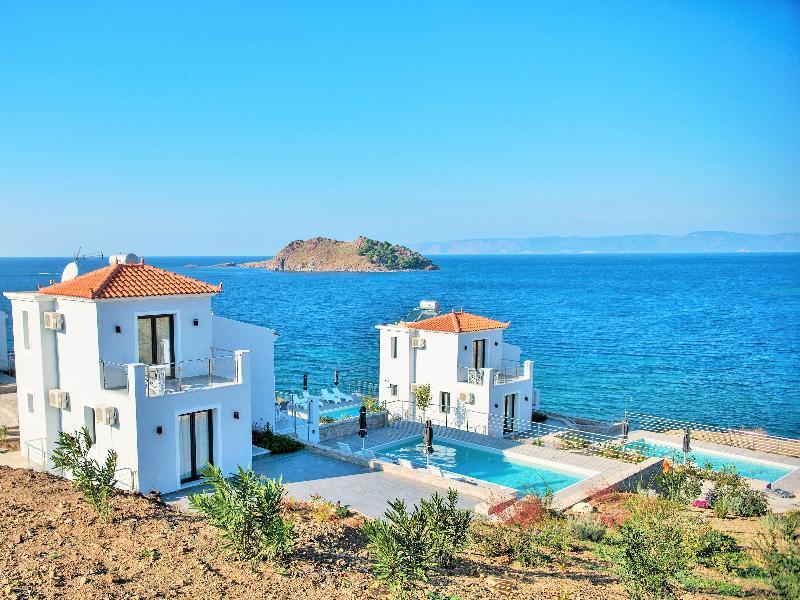 Eleia Seafront & Villa