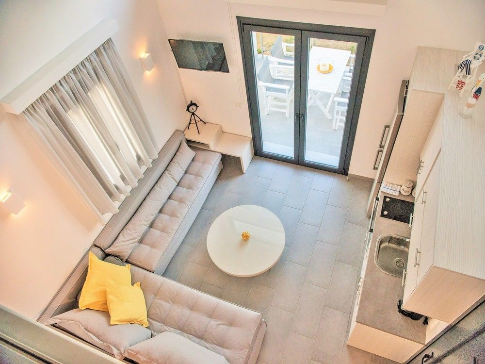 Eleia Seafront & Villa *