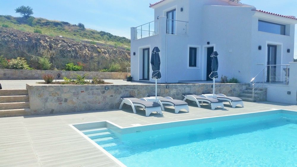 Eleia Seafront & Villa