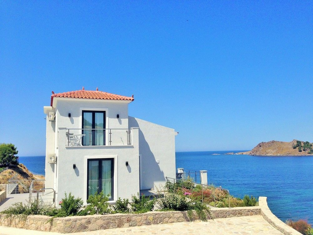 Eleia Seafront & Villa *