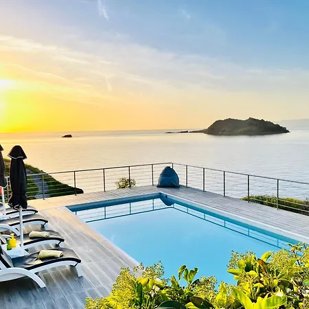 פטרה Eleia Seafront Rooms & Villas מראה חיצוני תמונה