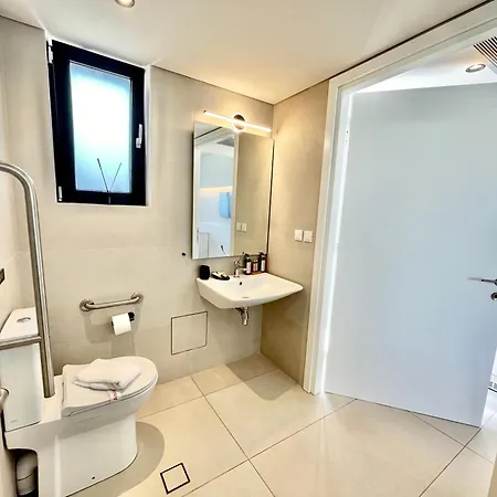 פטרה Eleia Seafront Rooms & Villas מראה חיצוני תמונה
