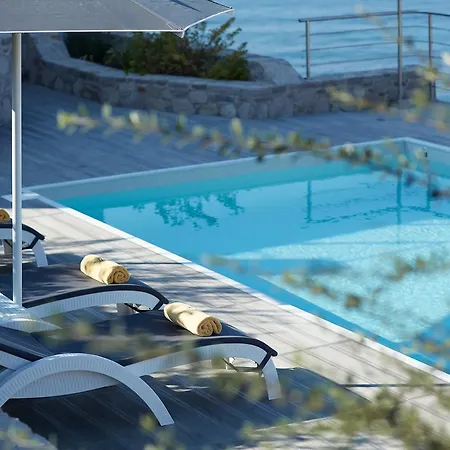 פטרה Eleia Seafront Rooms & Villas מראה חיצוני תמונה