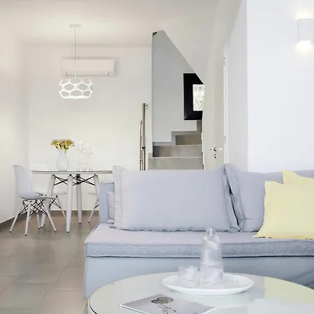 פטרה Eleia Seafront Rooms & Villas מראה חיצוני תמונה
