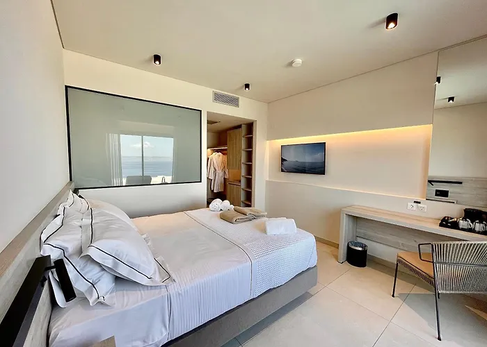 Eleia Seafront Rooms & Villas