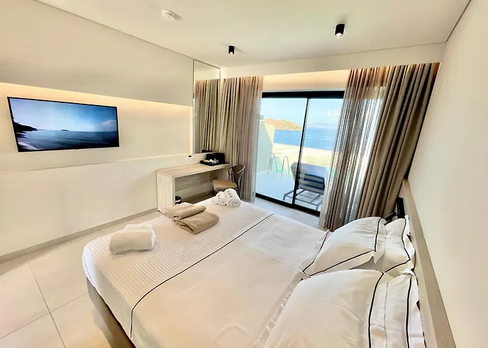 Eleia Seafront Rooms & Villas