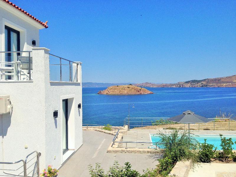 Villa Eleia Seafront & *