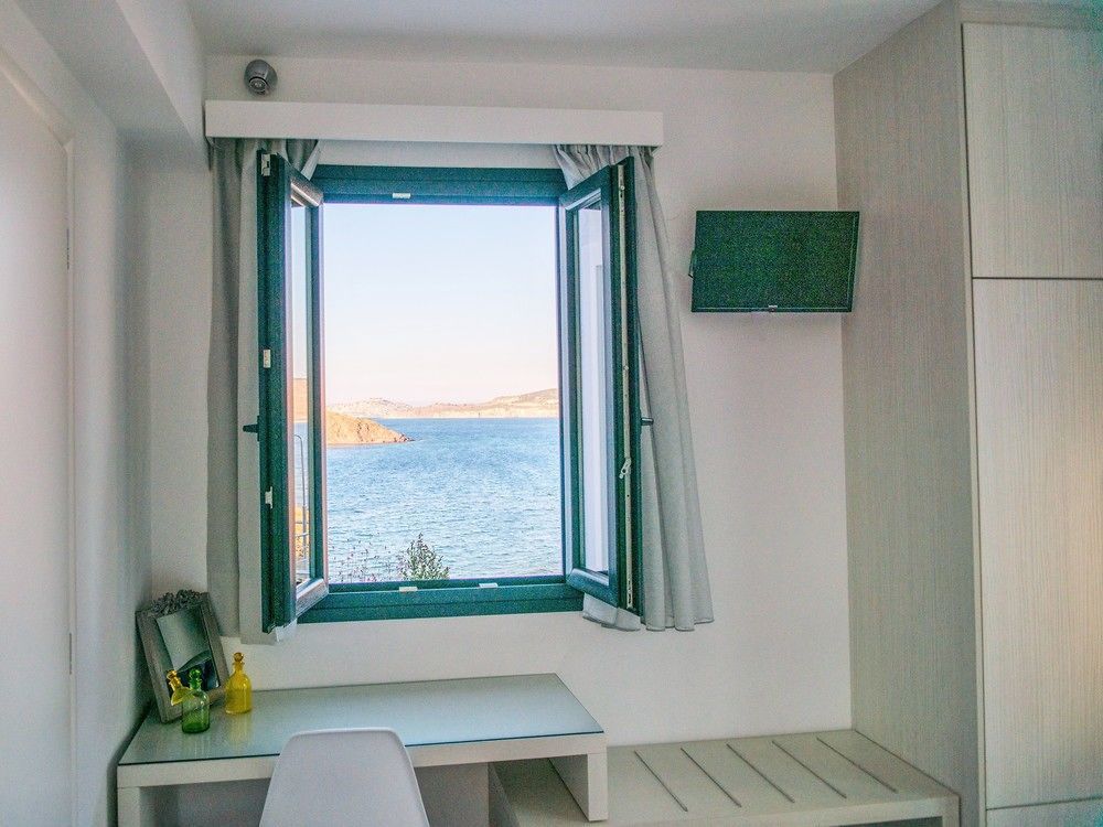 Eleia Seafront & Villa