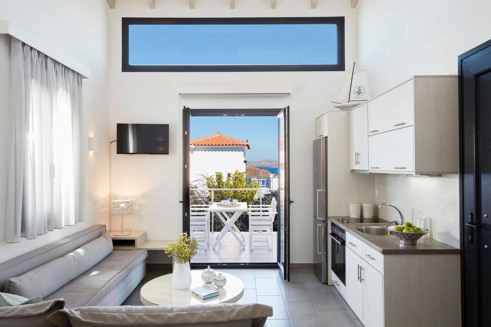 Eleia Seafront & Petra (Lesbos)